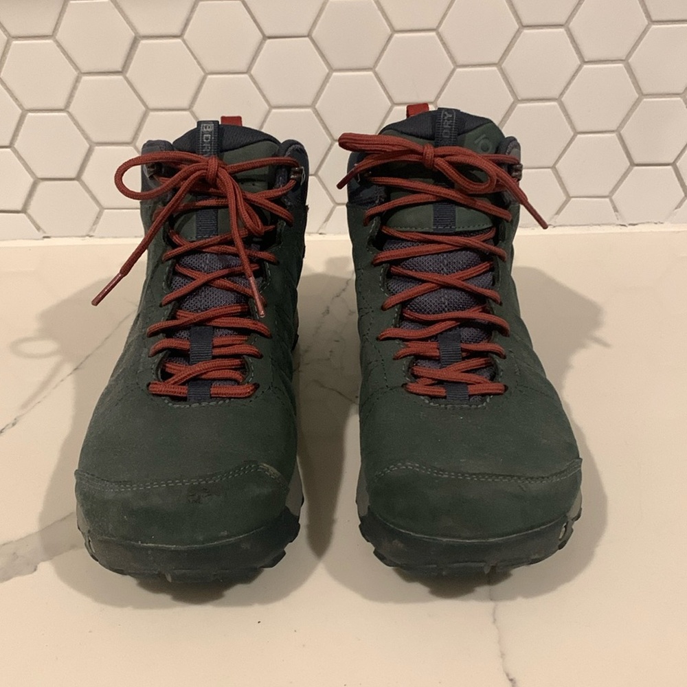 OBOZ Sypes Like-new hiking boots. Slate grey with red laces
